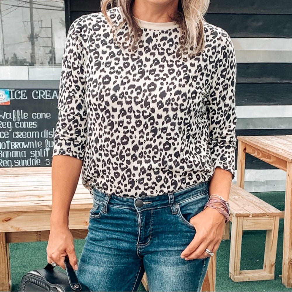 Blooming Jelly from Amazon Log Sleeve Leopard shirt